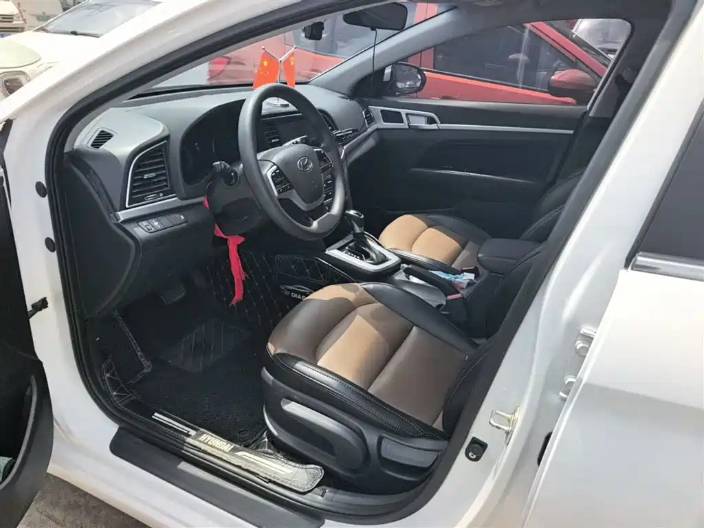 Hyundai Elantra 2018 — фото 15