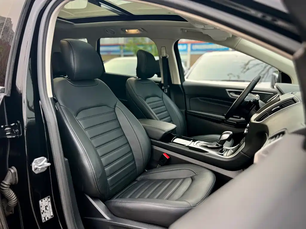 Ford Edge 2017 — фото 29