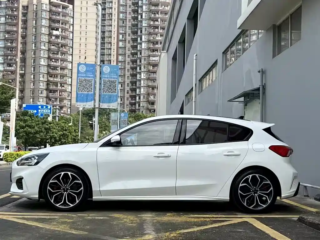 Ford Focus 2020 — фото 10