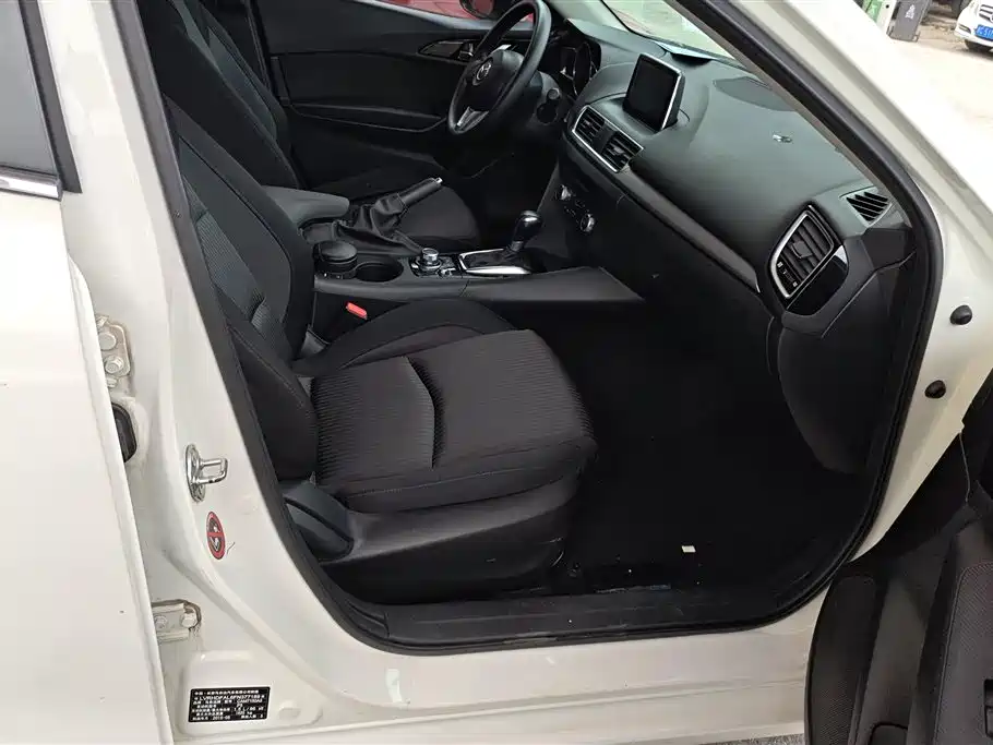 Mazda 3 Axela 2015 — фото 8
