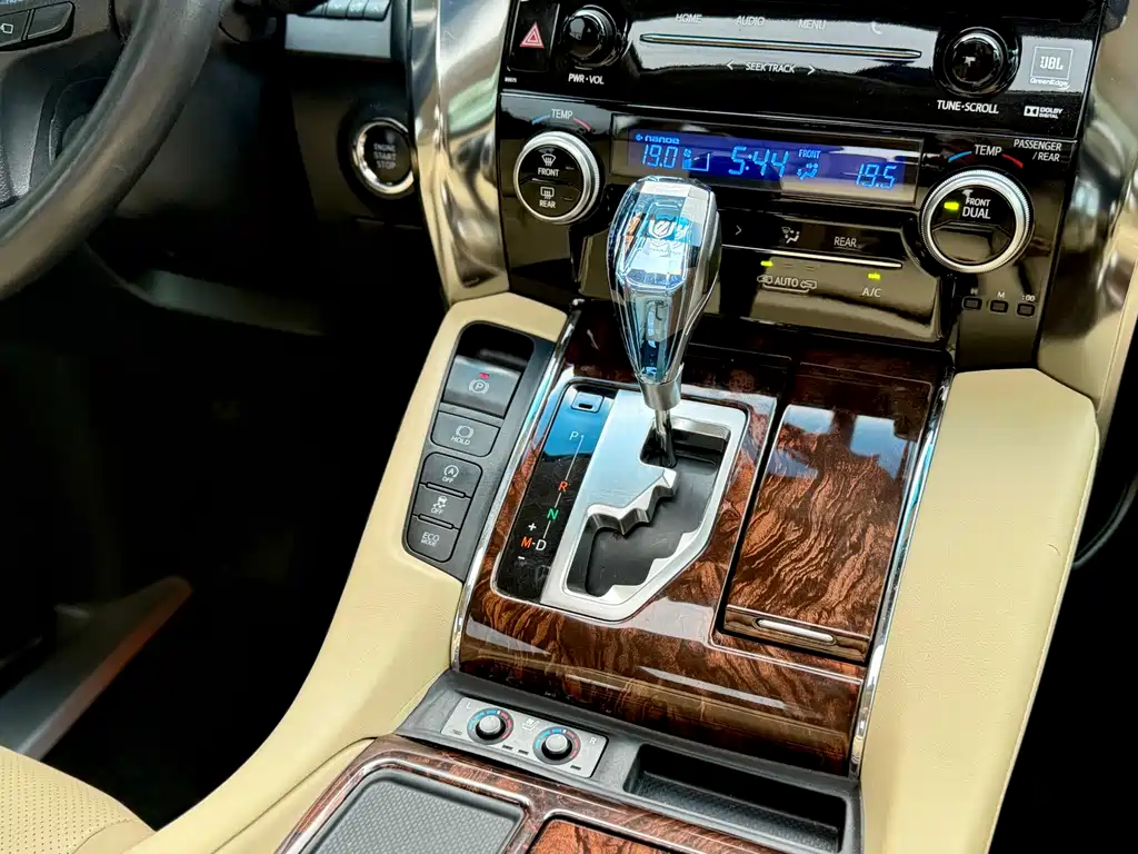 Toyota Alphard 2019 — фото 16