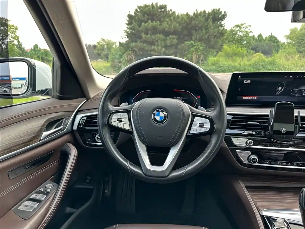 BMW 5 Series 2020 — фото 21