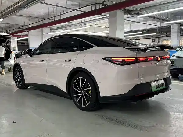 Arcfox Alpha S5 2025