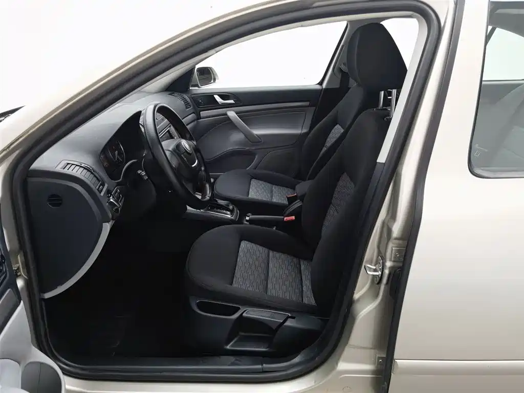 Skoda Octavia 2011 — фото 10