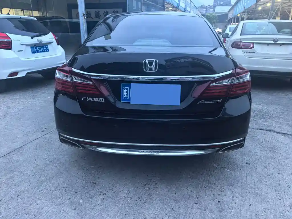 Honda Accord 2017 — фото 9