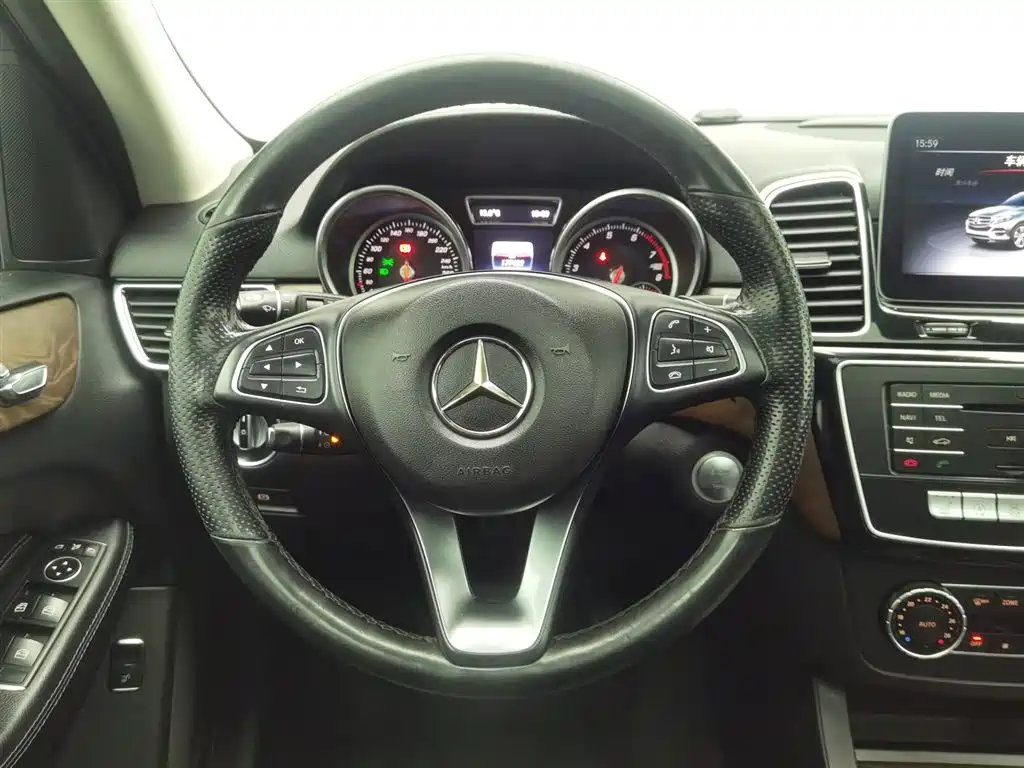 Mercedes-Benz GLE 2017 — фото 11