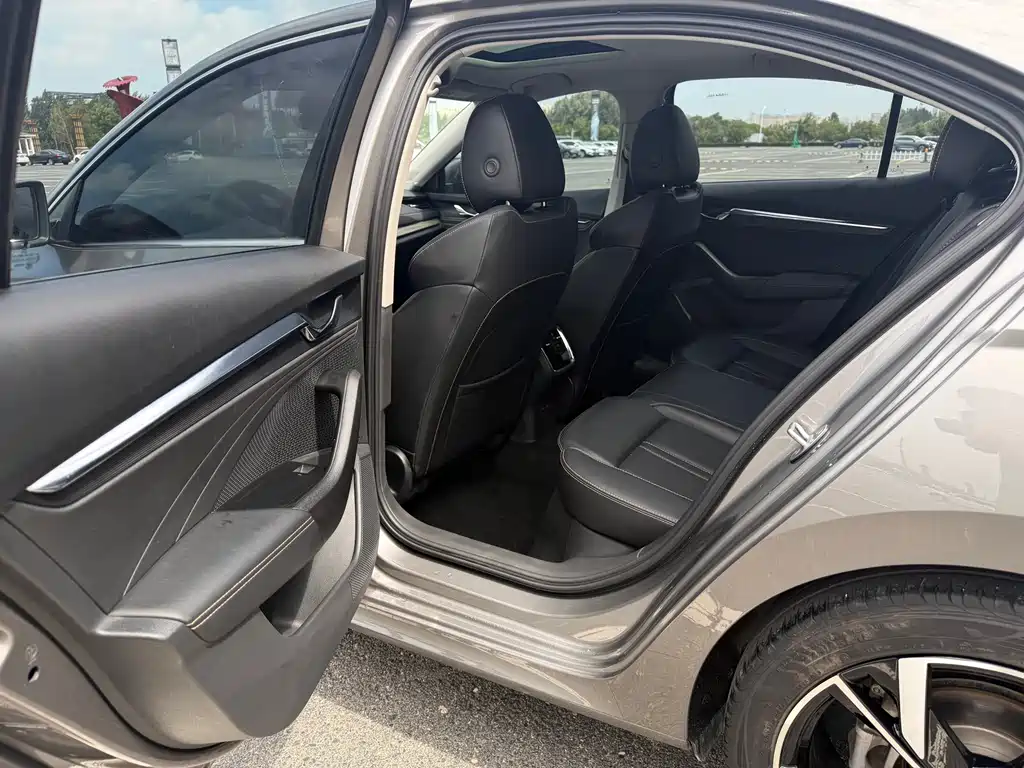 Skoda Octavia 2022 — фото 15