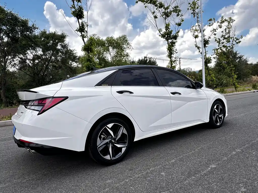 Hyundai Elantra 2022 — фото 5