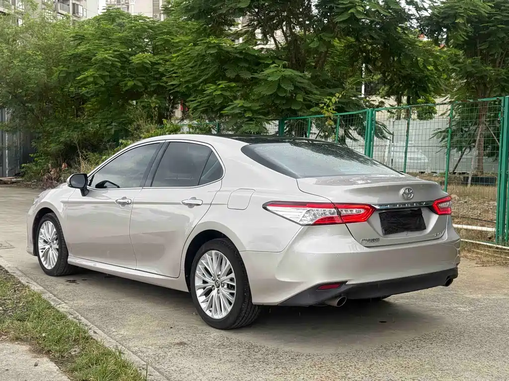 Toyota Camry 2019 — фото 8