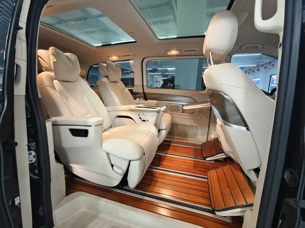 Mercedes-Benz V-Class 2021 — фото 20