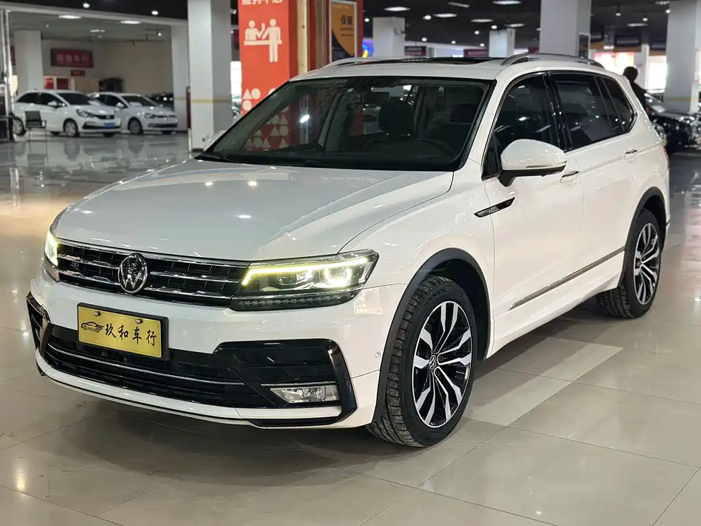 Volkswagen Tiguan L 2020 — фото 1