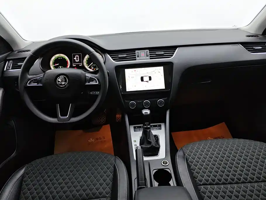 Skoda Octavia 2021 — фото 12