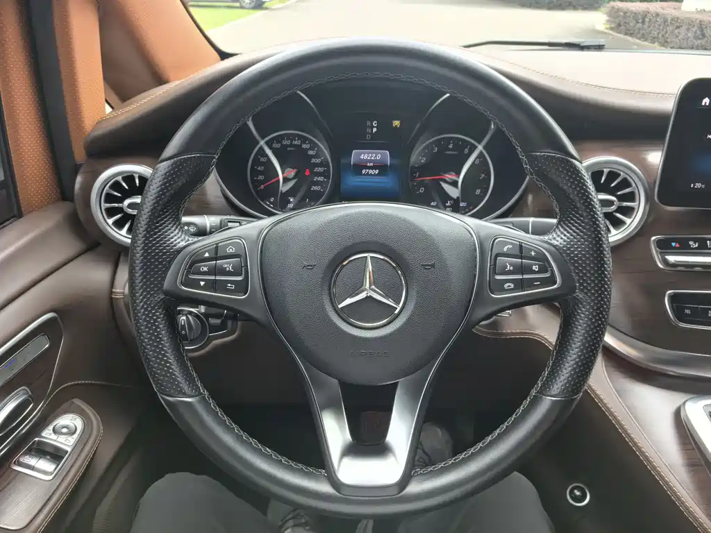 Mercedes-Benz V-Class 2022 — фото 16