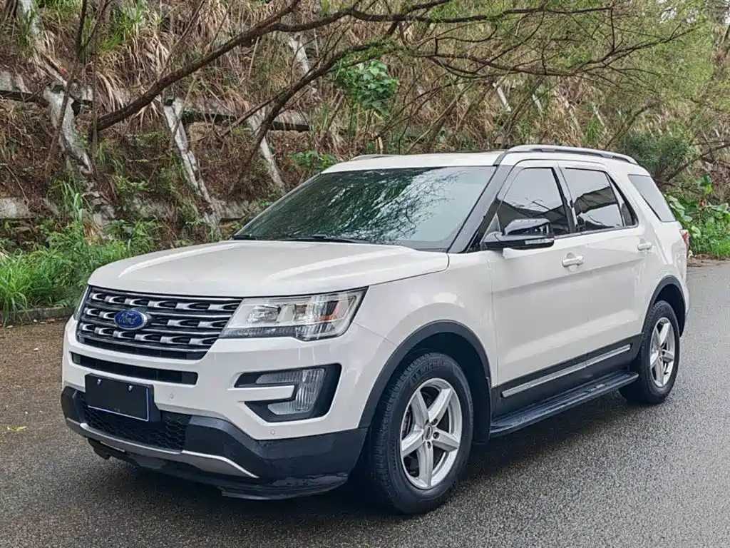 Ford Explorer 2016 — фото 1