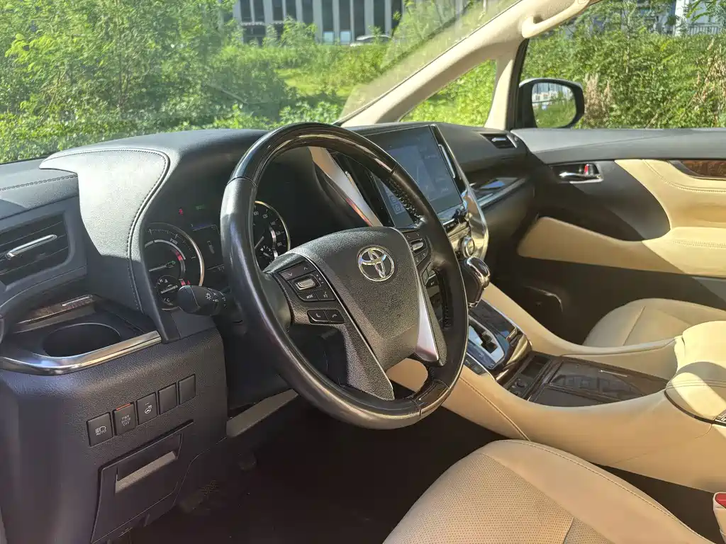 Toyota Alphard 2023 — фото 4
