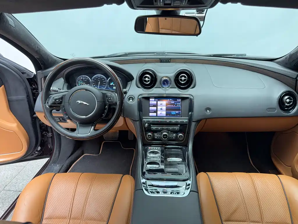 Jaguar XJ 2013 — фото 23