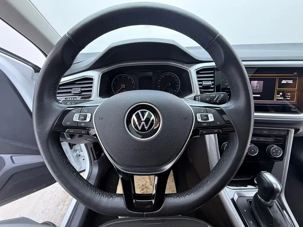 Volkswagen T-Roc 2023 — фото 8