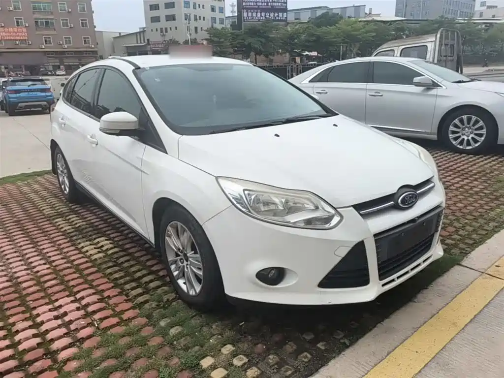 Ford Focus 2014 — фото 4