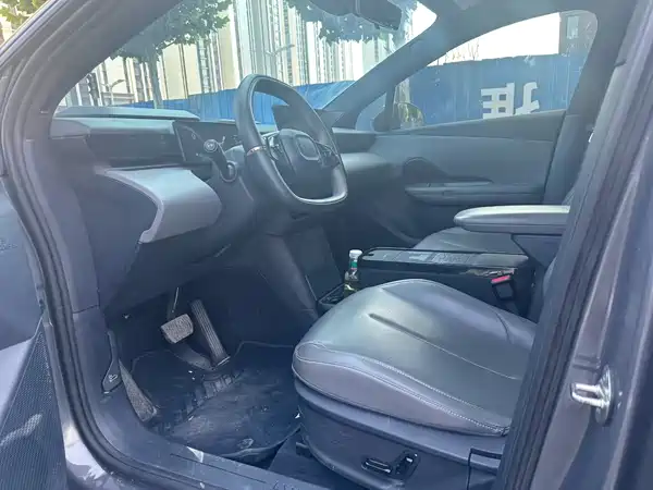 Lynk & Co Z20 2025