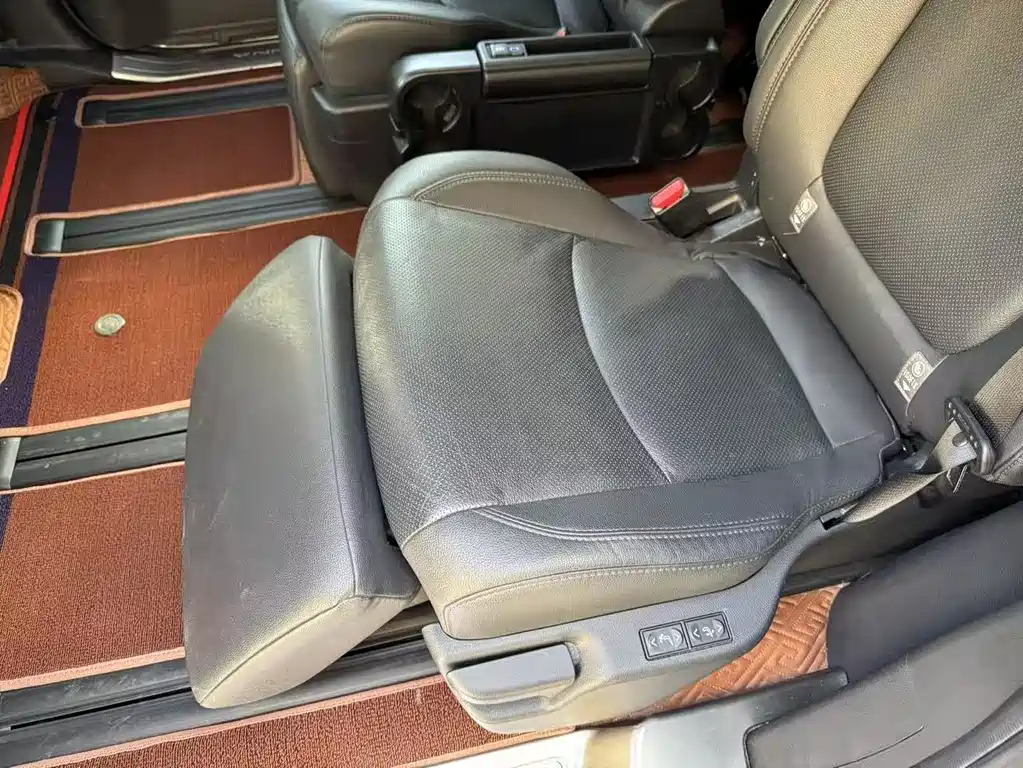 Toyota Sienna 2023 — фото 10