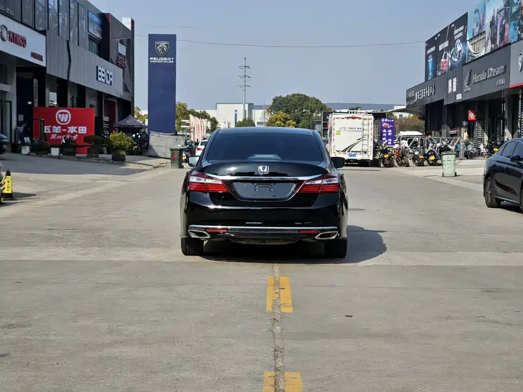 Honda Accord 2017 — фото 5