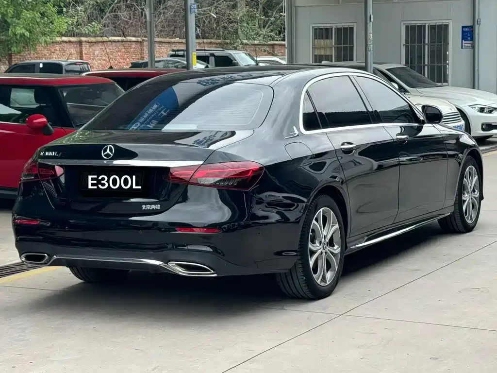 Mercedes-Benz E-Class 2022 — фото 11