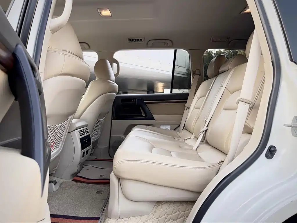 Toyota Land Cruiser 2018 — фото 10
