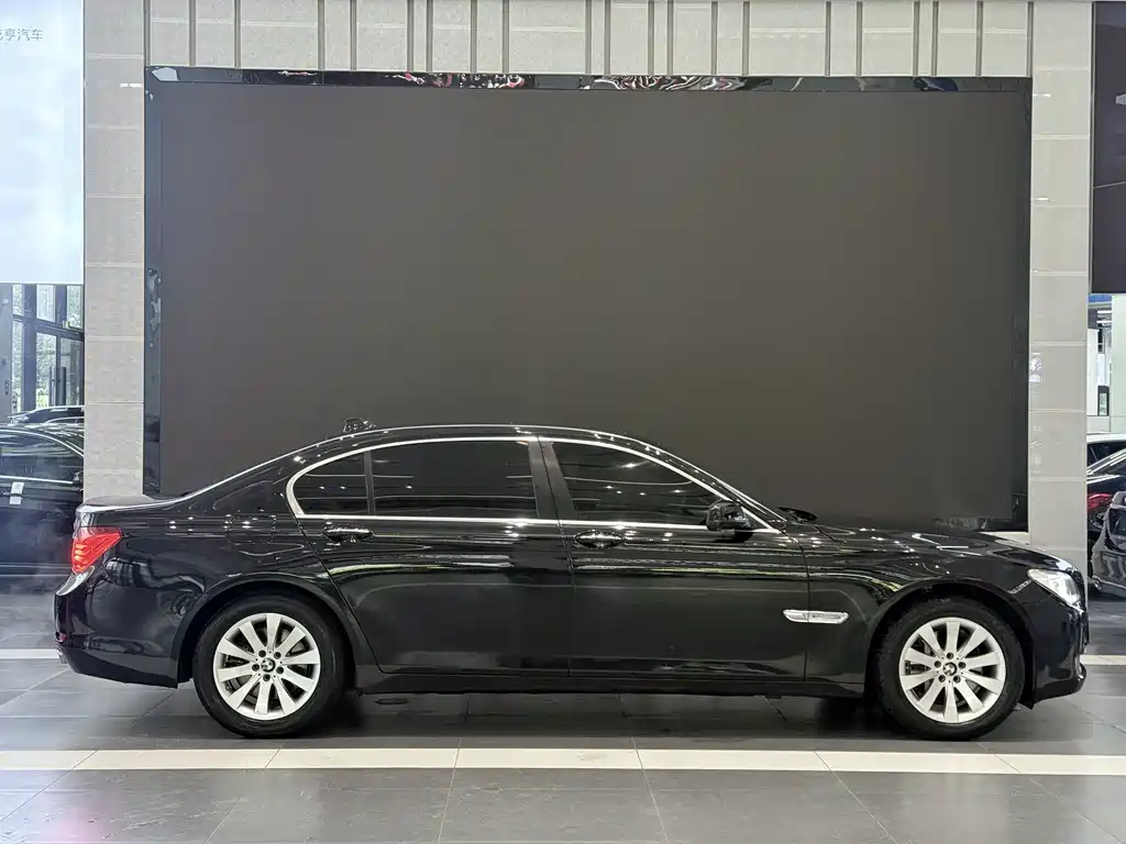 BMW 7 Series 2012 — фото 3