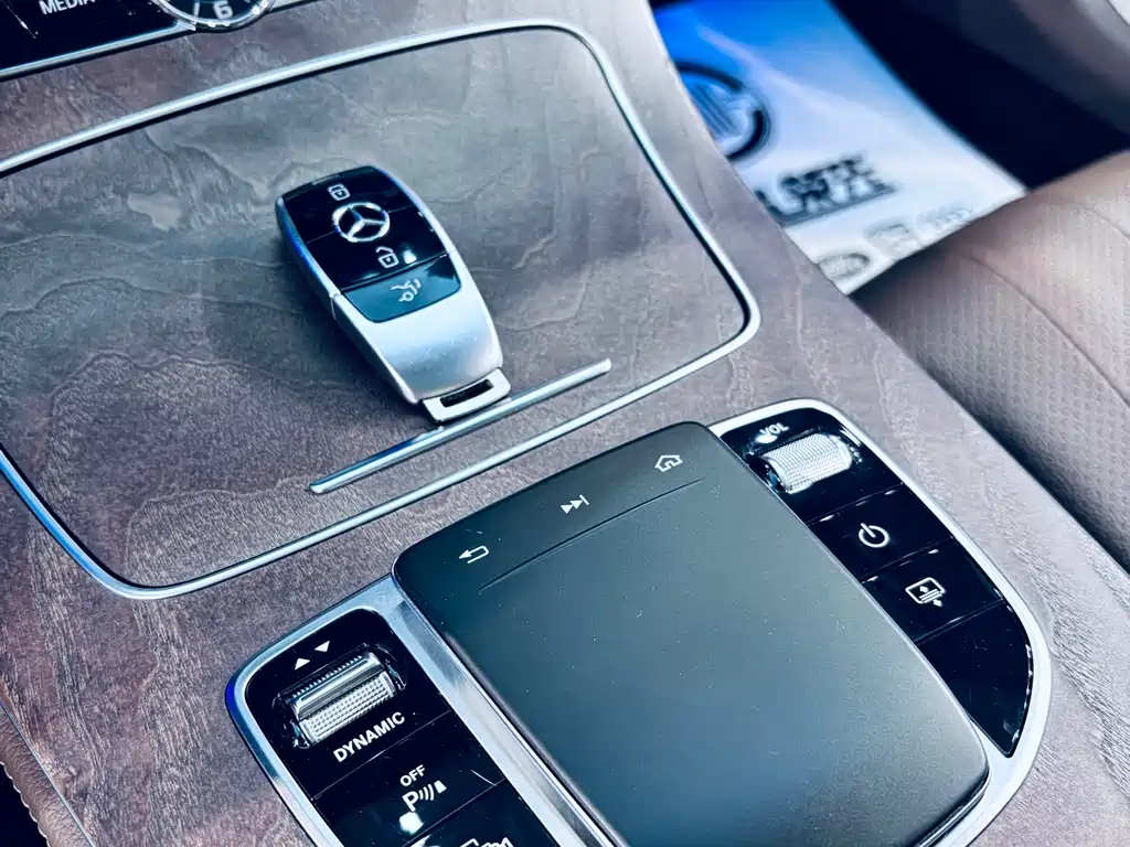 Mercedes-Benz E-Class 2020 — фото 9