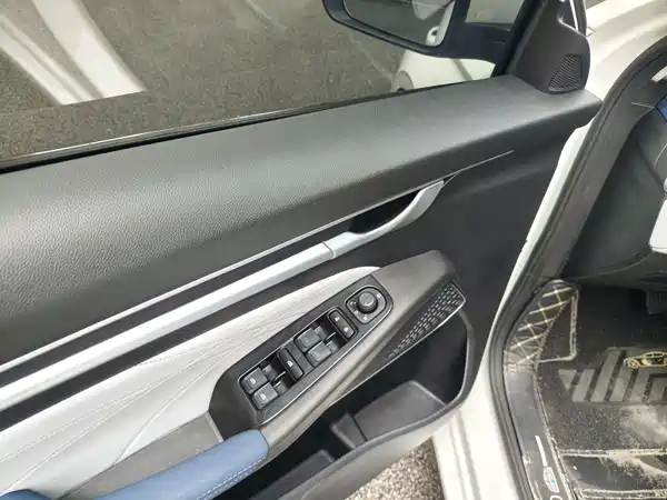 Geely Emgrand 2022