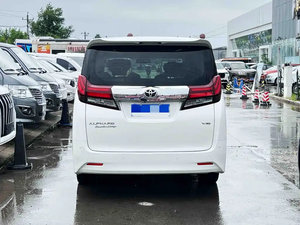 Toyota Alphard 2017 — фото 3