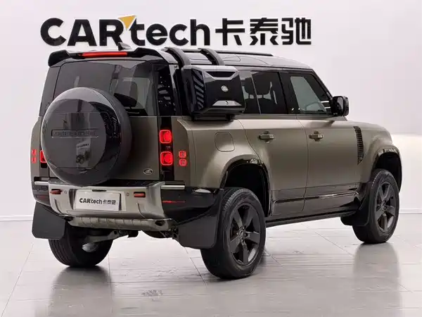 Land Rover Defender 2023