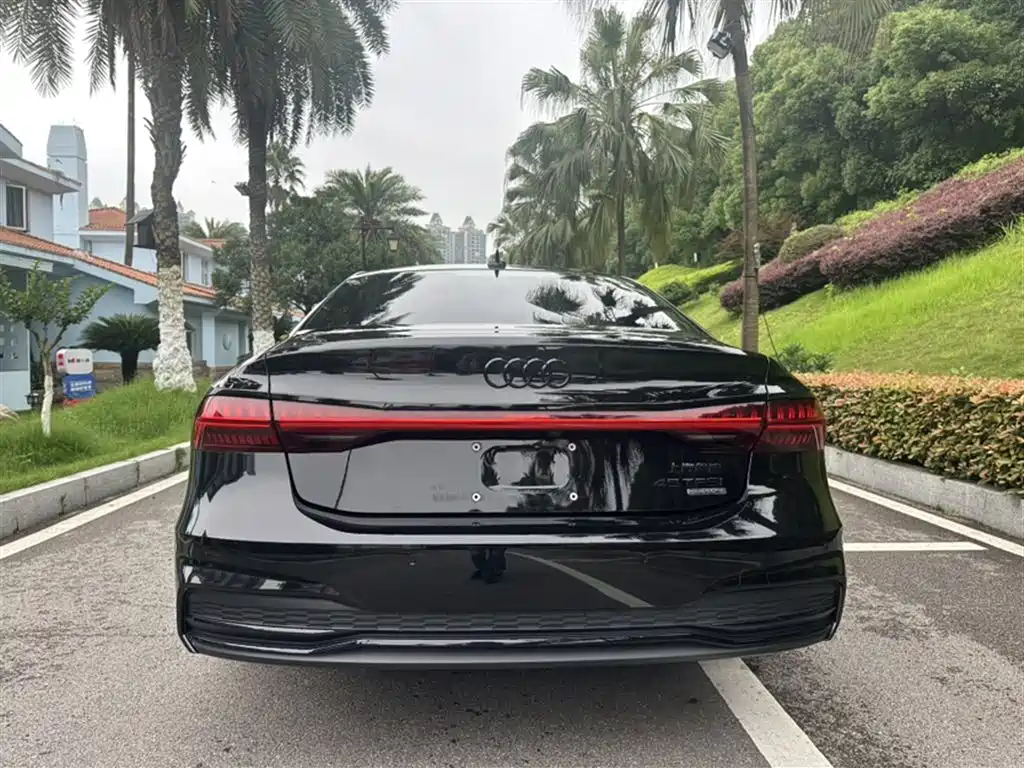 Audi A7L 2024 — фото 15