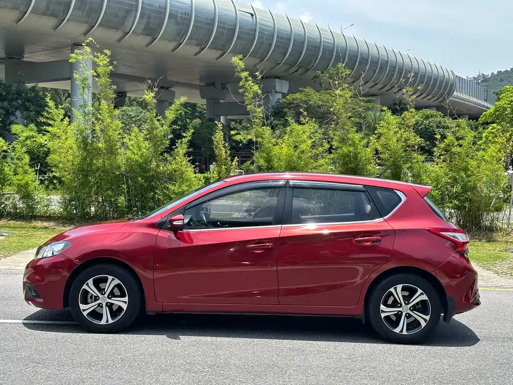 Nissan Tiida 2018 — фото 10