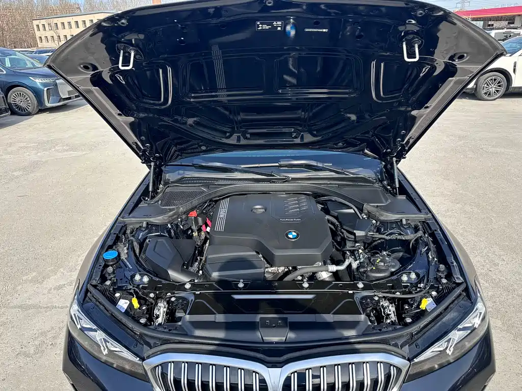 BMW 3 Series 2024 — фото 12