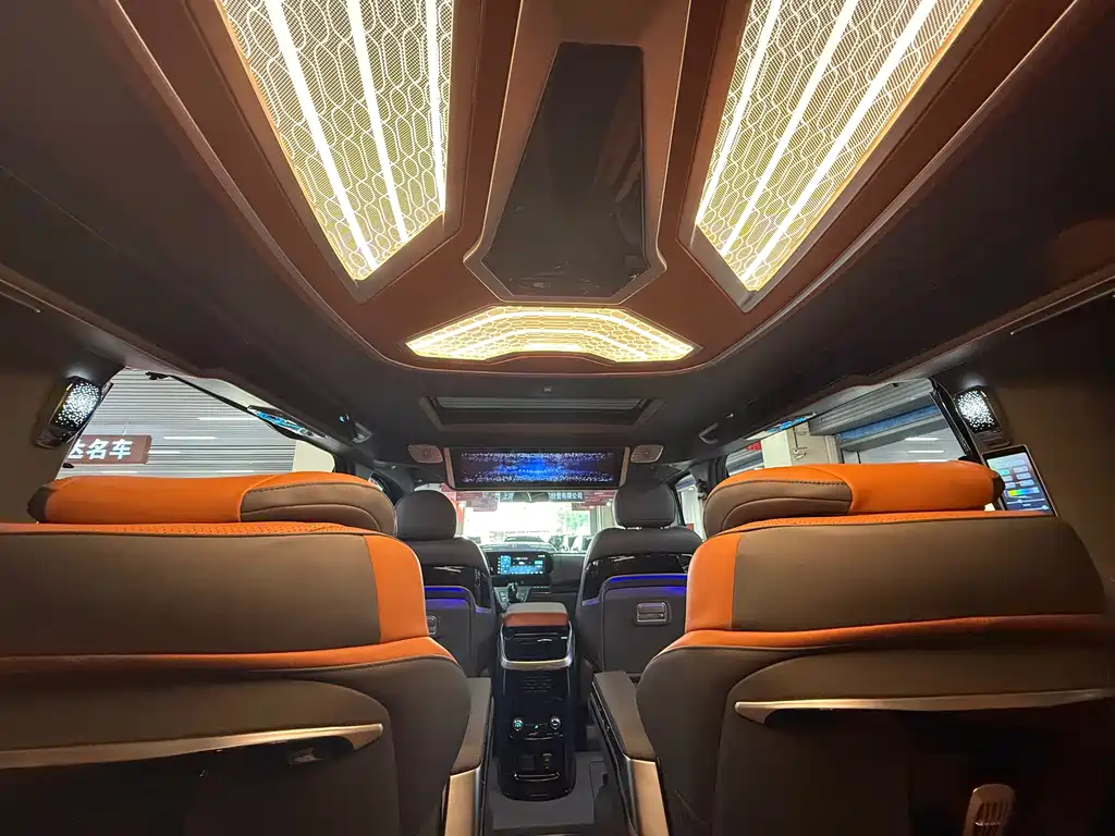 Ford Tourneo 2025 — фото 16