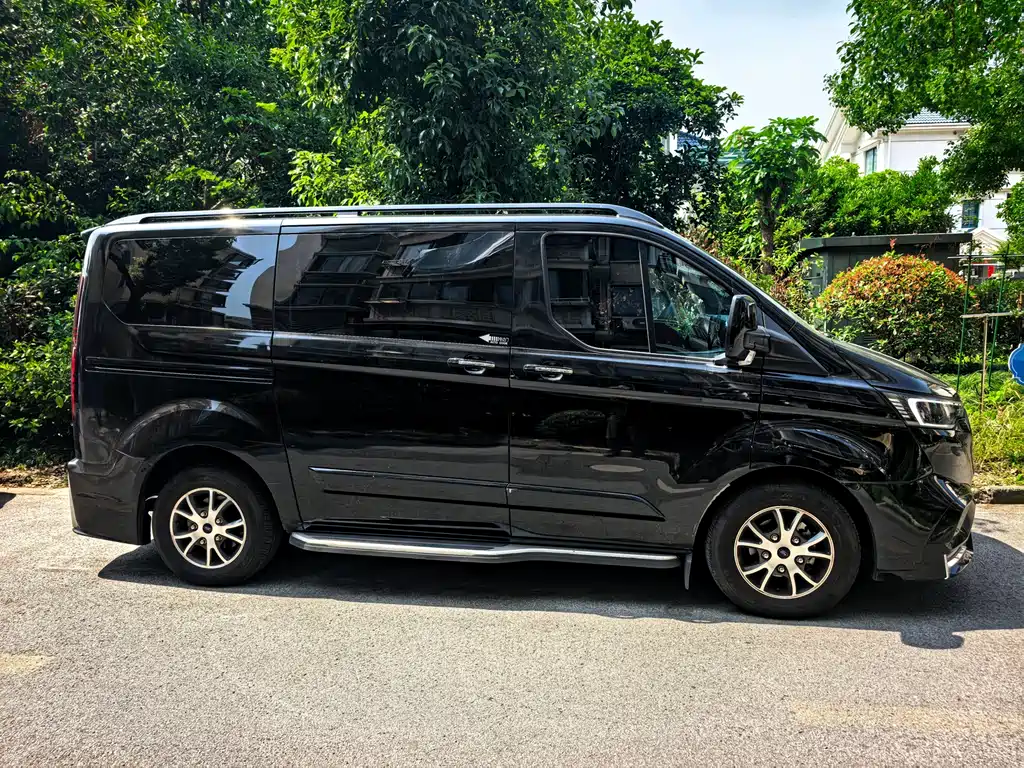 Ford Tourneo 2025 — фото 2