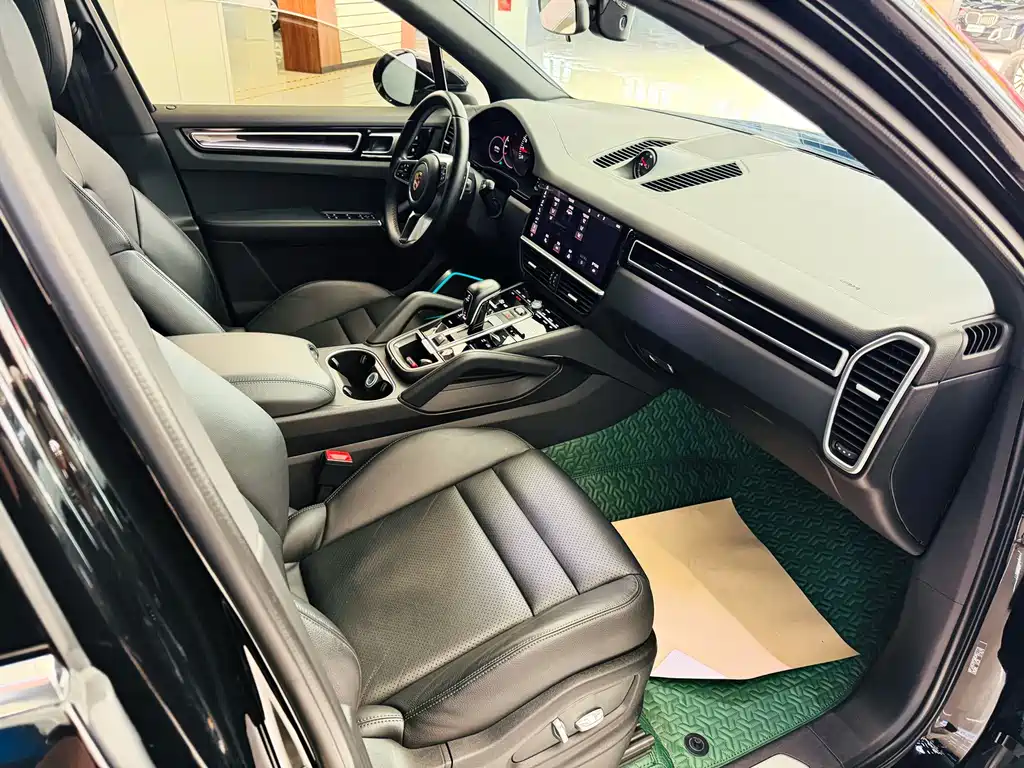 Porsche Cayenne 2022