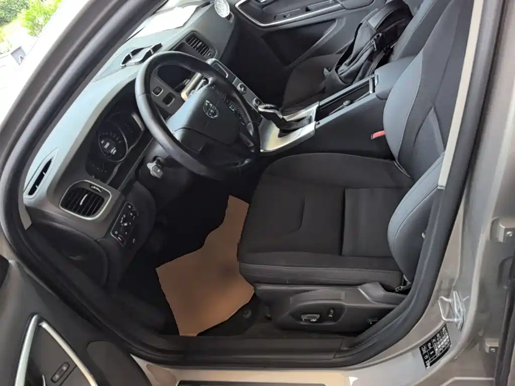 Volvo S60 2014 — фото 15