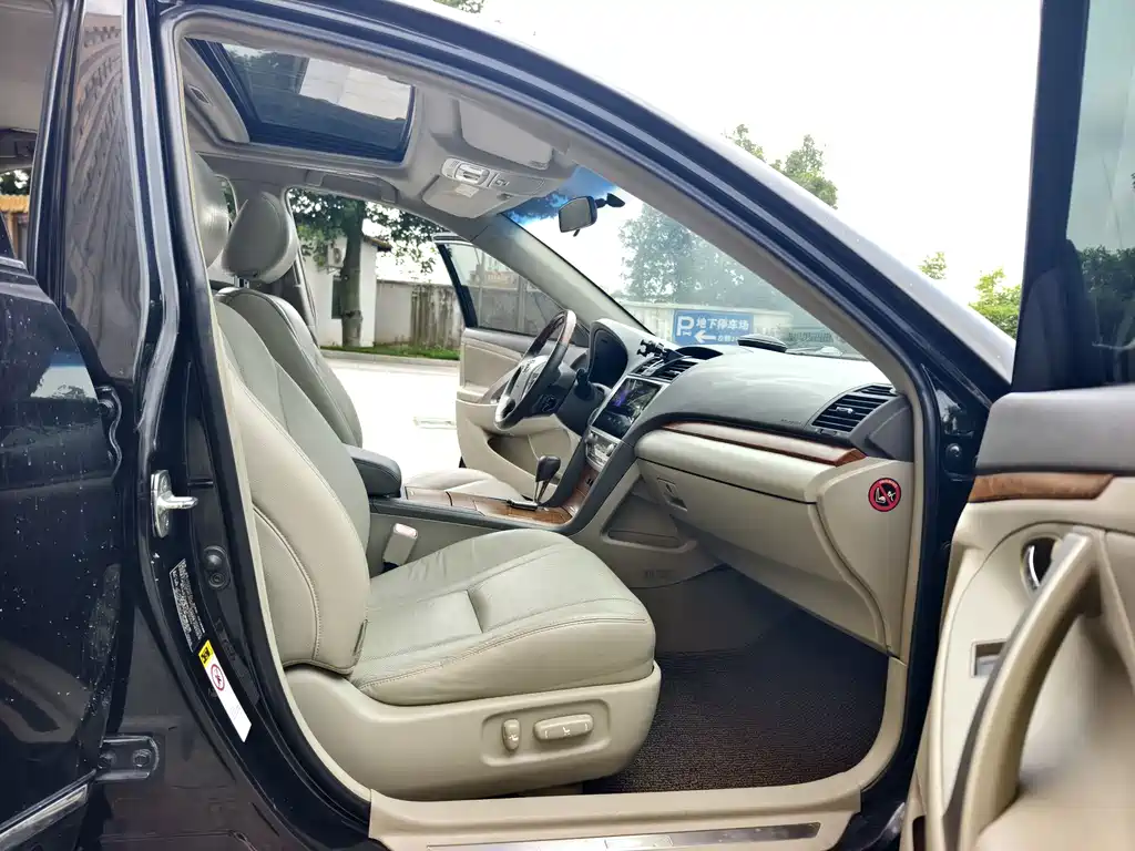 Toyota Camry 2010 — фото 13