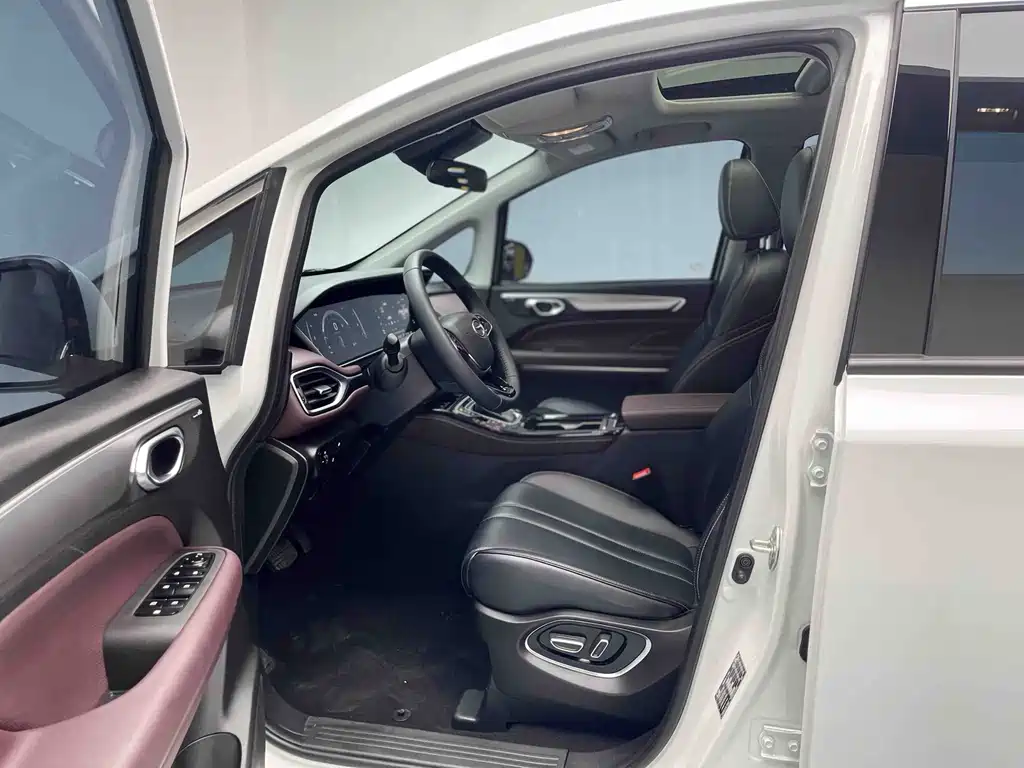 GAC Trumpchi M6 2024 — фото 17