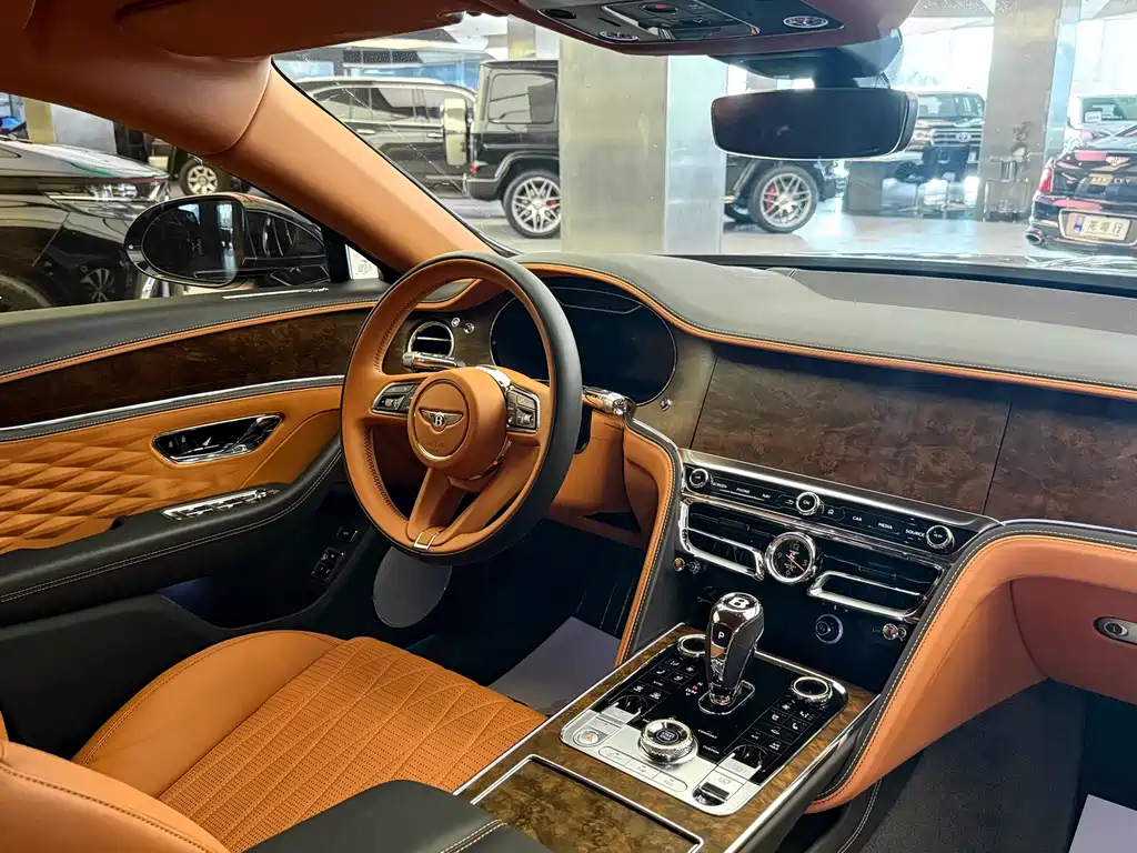 Bentley Flying Spur 2024 — фото 14