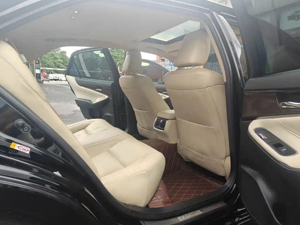 Toyota Crown 2018 — фото 14