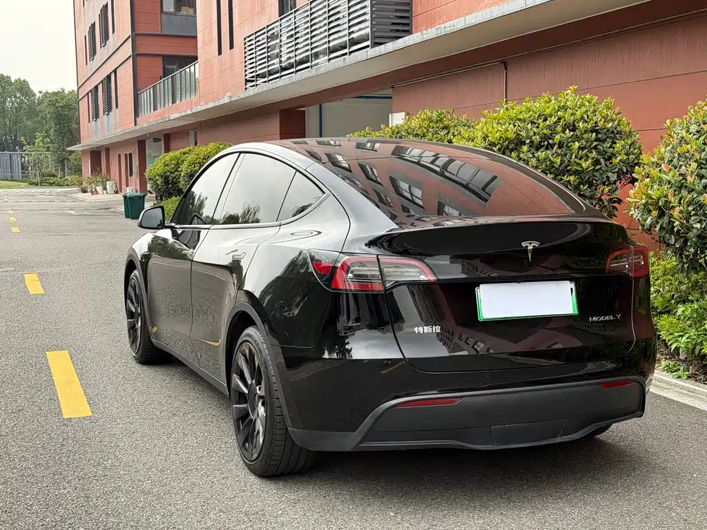 Tesla Model Y 2022 — фото 10