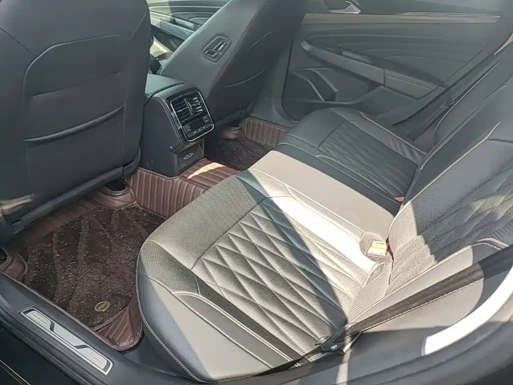 Volkswagen Passat 2019 — фото 17