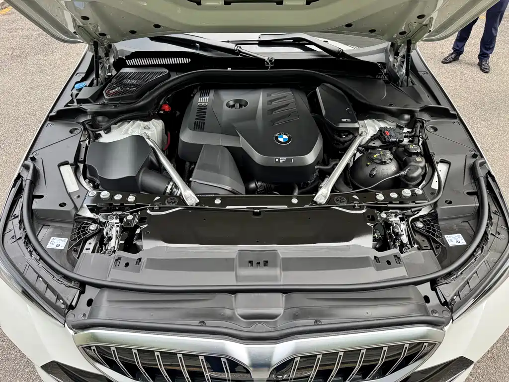 BMW 5 Series 2025 — фото 21