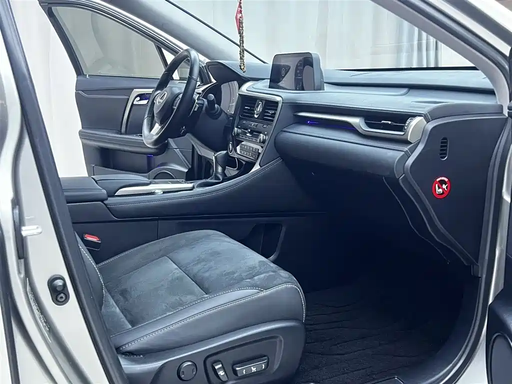 Lexus RX 2021