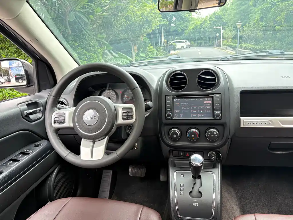 Jeep Compass 2013 — фото 15