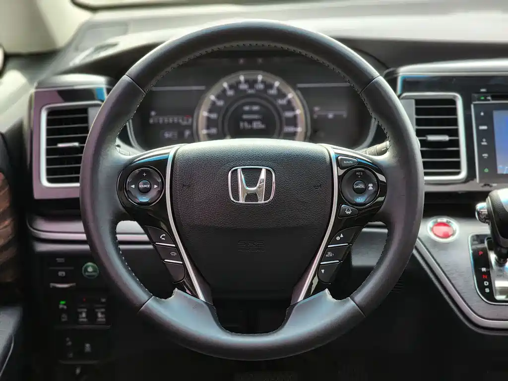Honda Elysion 2017 — фото 11