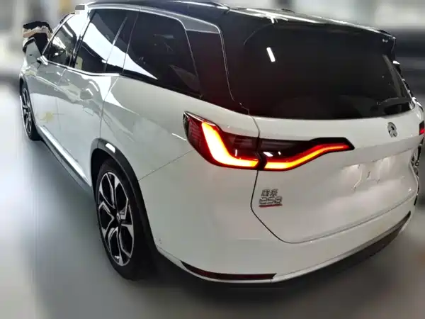 NIO ES8 2021